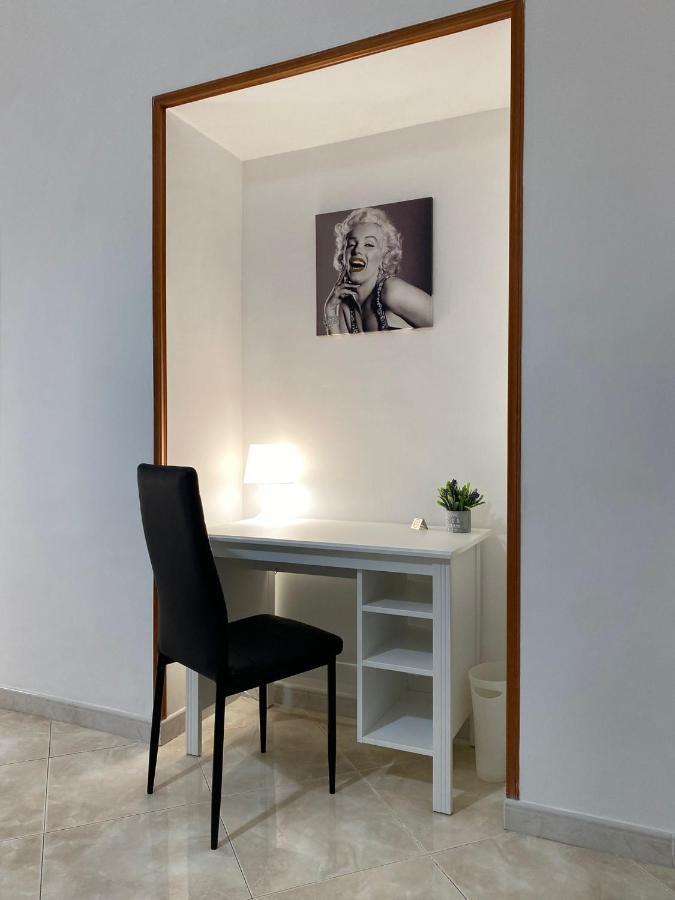 De Lollis Apartments Napoli Bagian luar foto