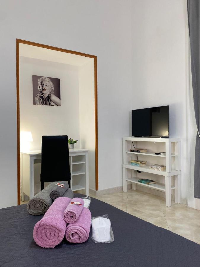 De Lollis Apartments Napoli Bagian luar foto
