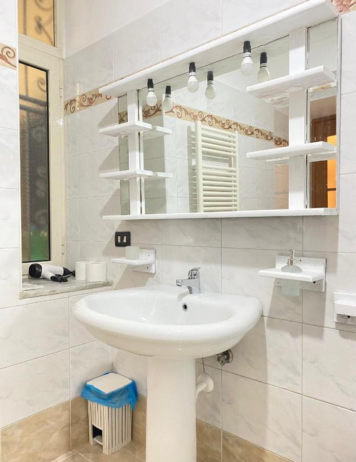De Lollis Apartments Napoli Bagian luar foto
